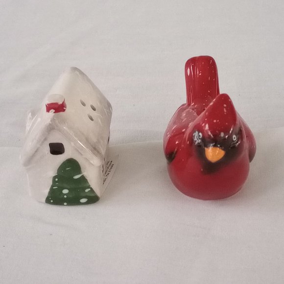 NWT    Ceramic Red Bird & House Salt & Pepper Shakers- - Picture 4 of 8